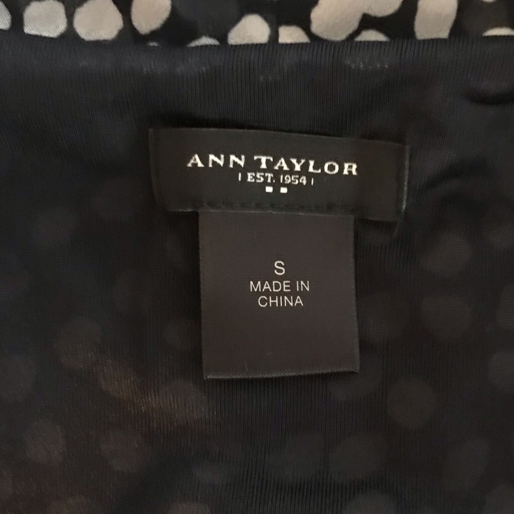Ann Taylor B&W Spotted Sleeveless Blouse - Picture 4 of 4